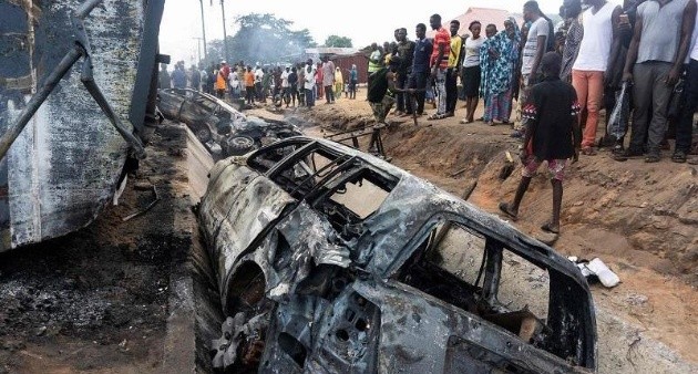 Explota bomba en un bar de Nigeria y mata a tres personas