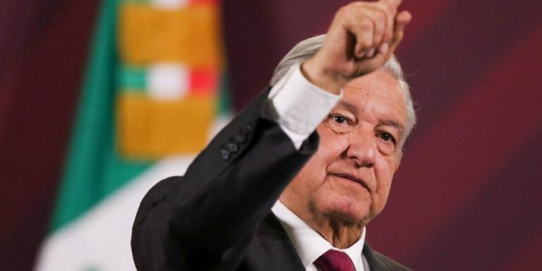 AMLO asegura brigadas médicas ante posible epidemia en Acapulco