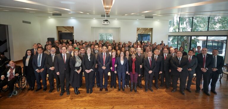 Pide Américo a su gabinete redoblar esfuerzos