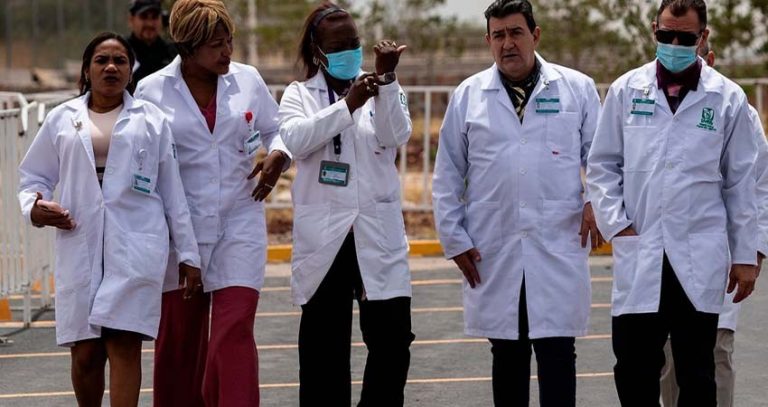 Confirma Claudia Sheinbaum que México continuará con la contratación de personal médico de Cuba y otros países