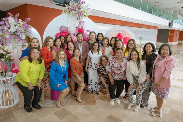 Celebra y reconoce SET a madres trabajadoras