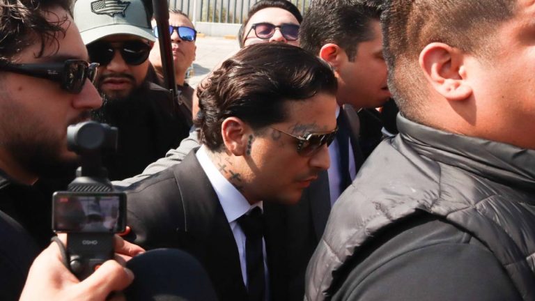 Christian Nodal queda libre de proceso: jueza descarta acusación de Universal Music