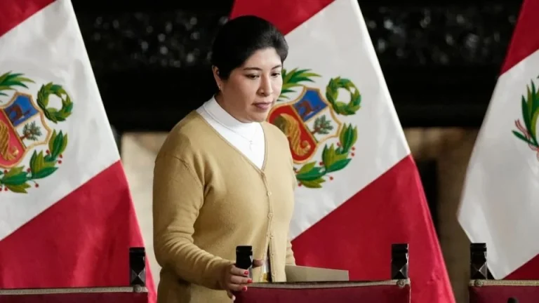 Perú incrementa resguardo en Embajada de México por peligro de fuga de exprimera ministra