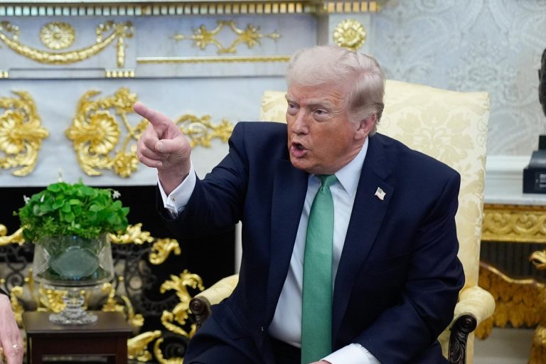 Trump minimiza riesgos de conflicto con Irán y rechaza paralelismos con Vietnam