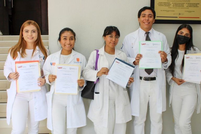 Egresados de Medicina de la UAT obtienen 276 plazas para internado médico