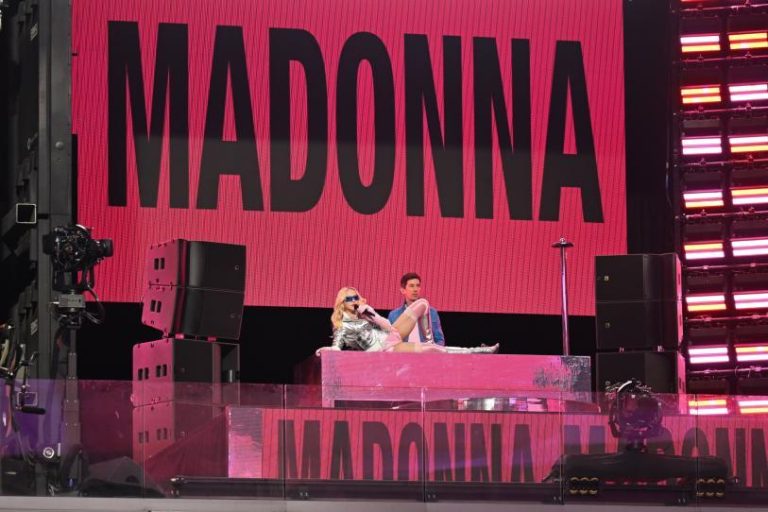 Madonna paraliza Times Square con un concierto sorpresa ante cientos de fanáticos