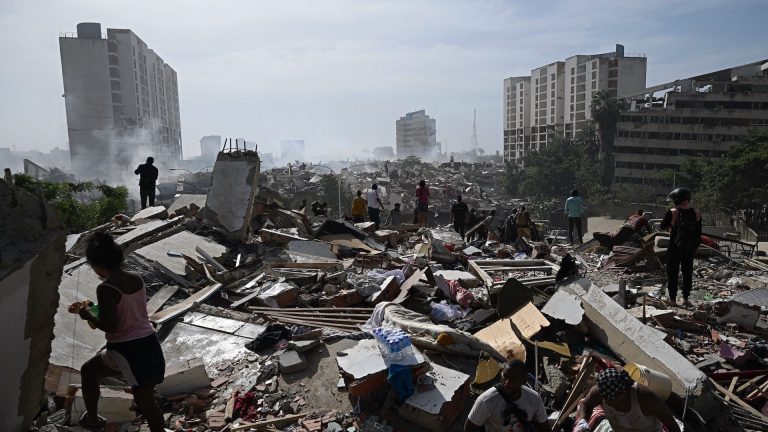 Venezuela vuelve a temblar mientras continúan las labores de rescate