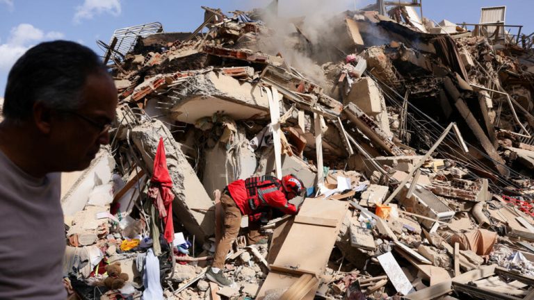 Muere niña de 11 años al ayudar en el rescate de su hermano tras terremotos en Venezuela: «Lo entregó con vida y descansó» |