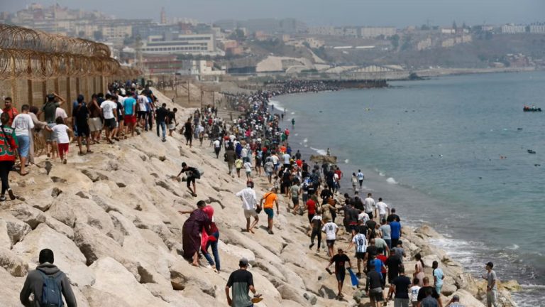 Cierran la frontera entre España y Marruecos en Melilla tras intentos de ingreso irregular