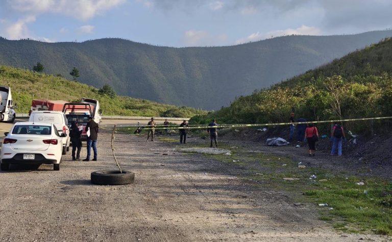 Abandonan cinco cuerpos sobre la autopista Orizaba-Puebla