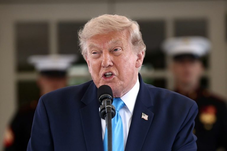 Trump amenaza con fuertes aranceles a Europa si Canadá se convierte en miembro asociado de la UE