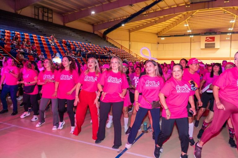 Suma la UAT esfuerzos contra el cáncer de mama mediante el Zumbathón con Causa “Energía Rosa”