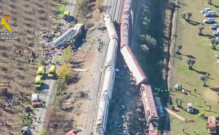 México externa condolencias a España por accidente ferroviario